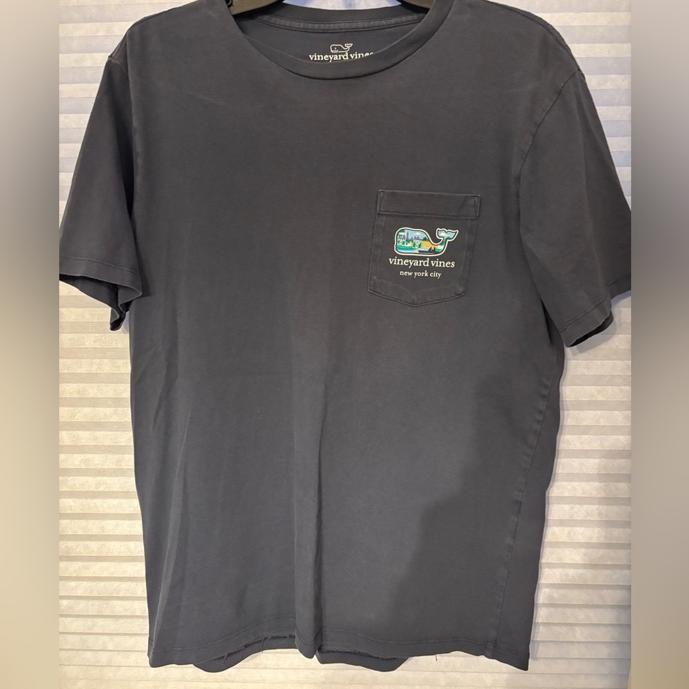 Vineyard Vines Men's Pocket Tee in navy blue with NYC pocket - size small - Picture 4 of 5